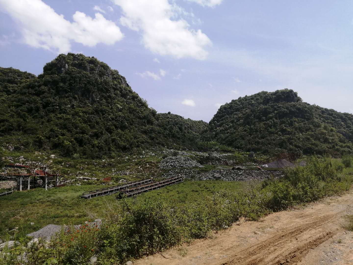 <b>鲁屯镇平坝村秦家砂石矿采掘、加工、销售项目环境影响评价第一次信息公示</b>